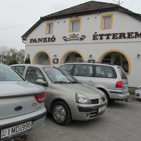 Korona Panzió Levél Exterior foto