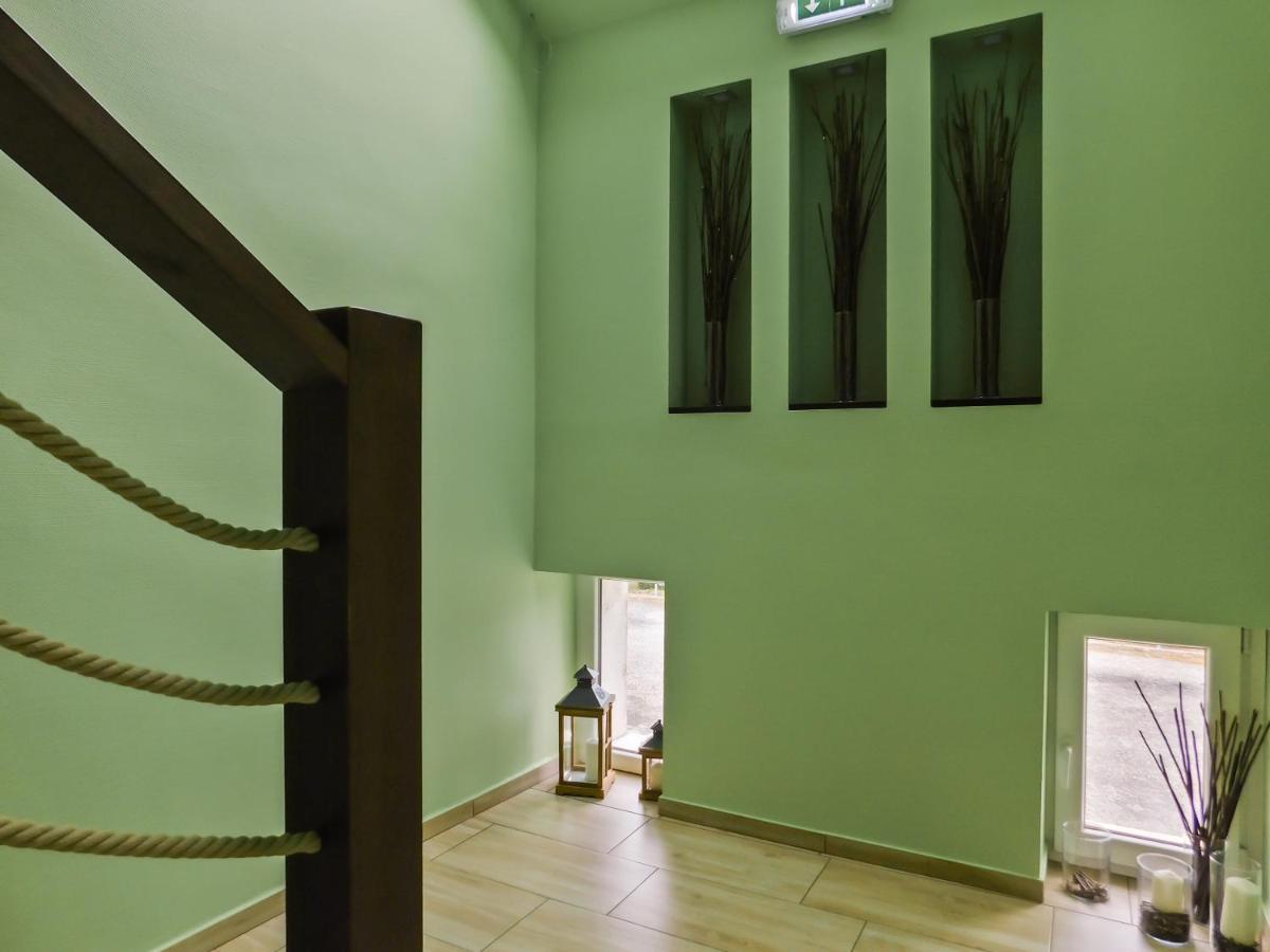 Korona Panzió Levél Exterior foto